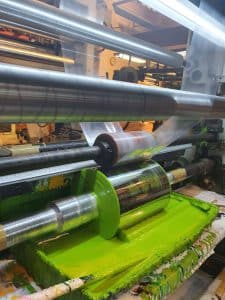 เครื่องพิมพ์ถุงพลาสติกระบบกราเวียร์ ในโรงงานถุงพลาสติก